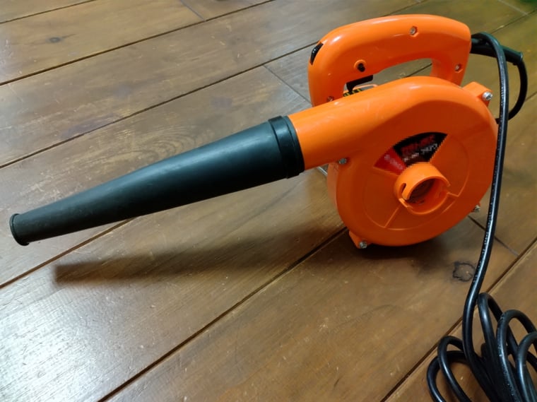 写真1　3千円台で購入したケーブル式ブロアー